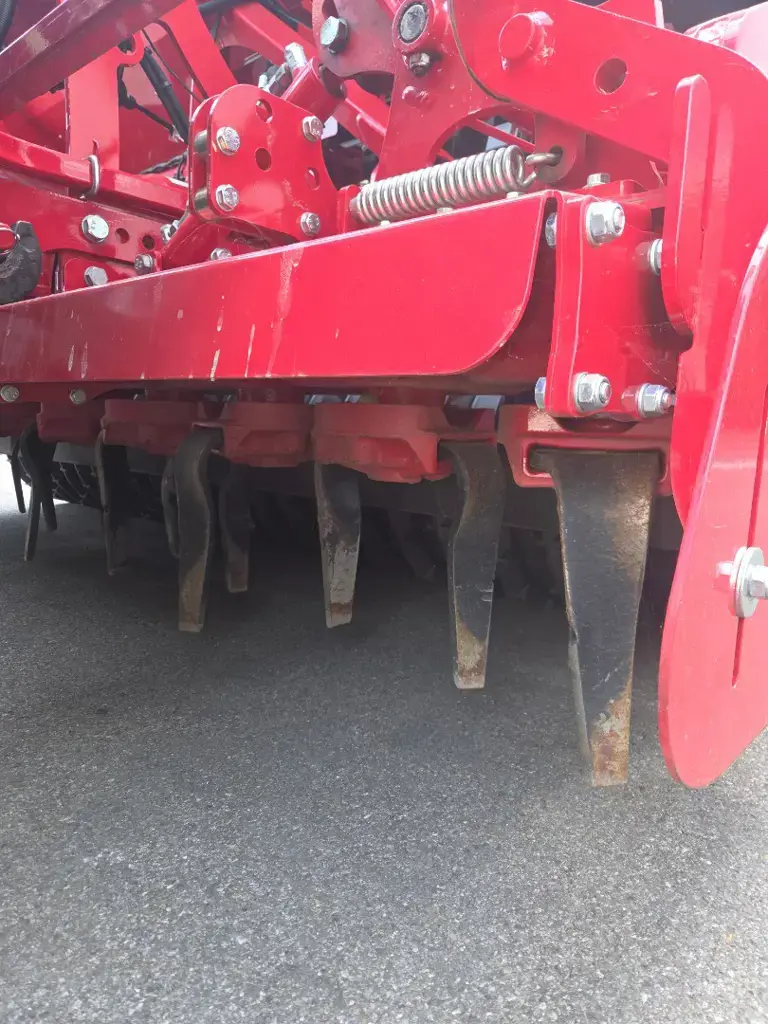 825d3bf5-f1a4-47a8-a535-b5d5ac98a023-Horsch Versa HM Zinken.jpg
