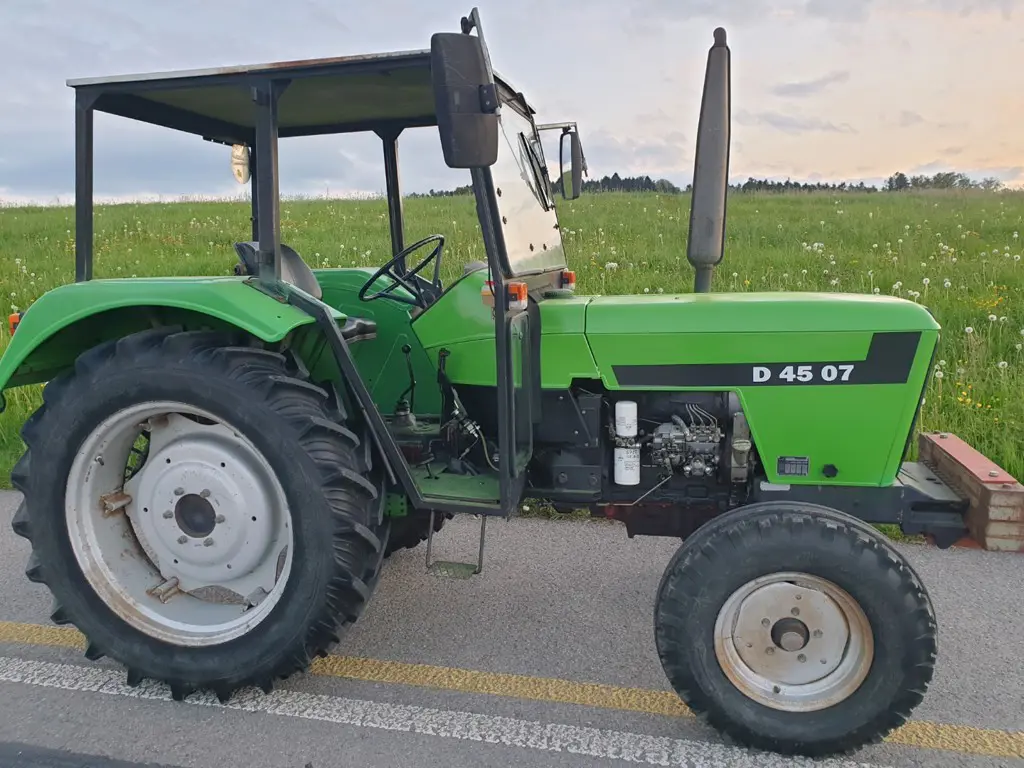 Traktor Deutz-Fahr D 4507