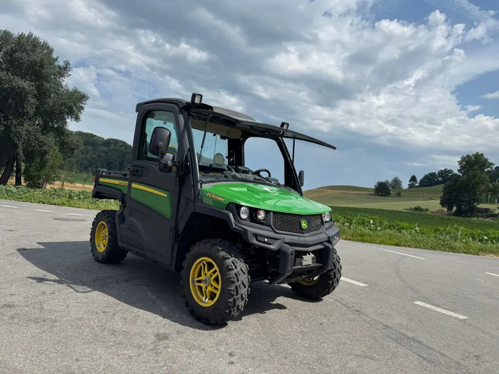 John Deere Gator 835M