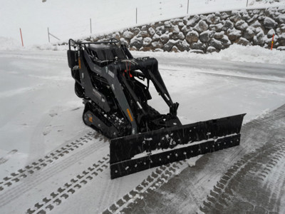 Hoflader Jansen KL-200 mit Planierschild--Aktion