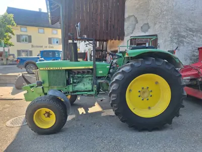 John Deere 2130