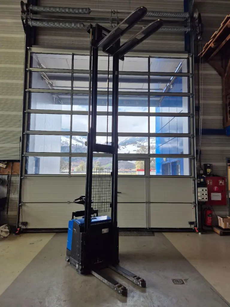 7dcab21b-55d9-4ac8-a751-e5c18769bc91-electric-stacker-cdd12-030 (4).jpg