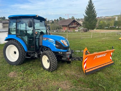 Kleintraktor  LS XR50hst mit Schneepflug
