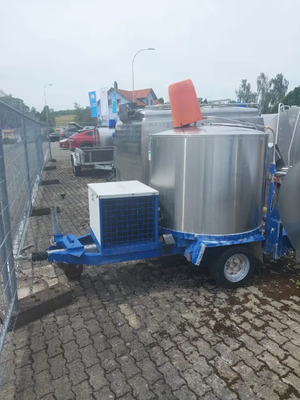 Milchtank 825lt Fahrbahr