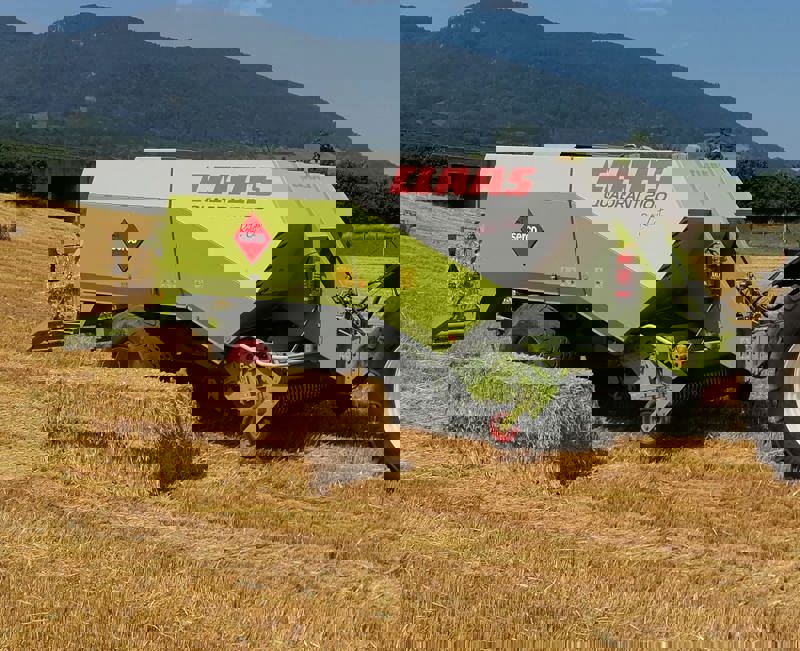 ee1c7f03-dcc9-4c78-b52e-3ace1262fab4-Claas Quadrant 2100_2.jpg