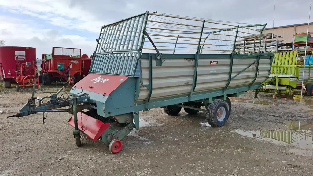 Autochargeuse Agrar LW 320 D