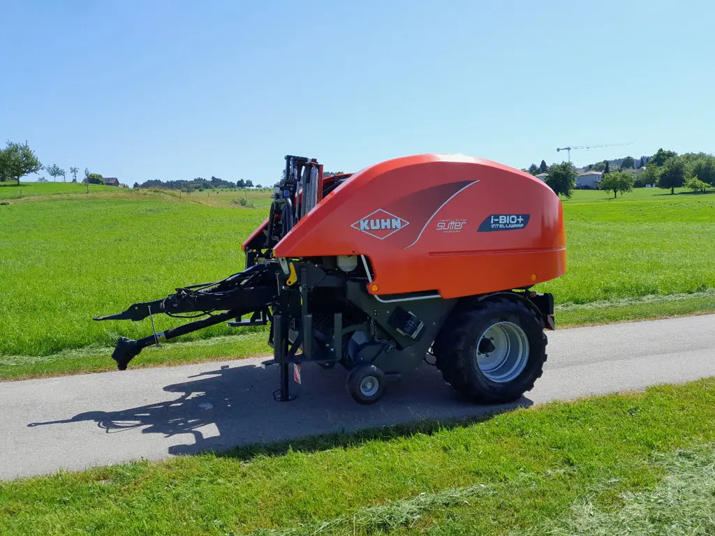 Rundballenpresse Kuhn i-Bio+
