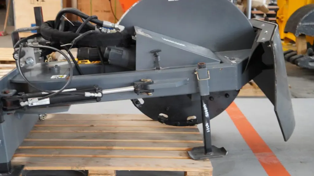 1cf82c67-a481-46dd-8eae-e30670dfb34b-skid steer loader attachment.jpg