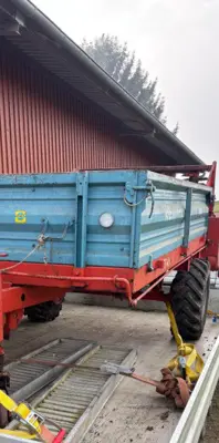 Un épandeur à fumier  Mengele