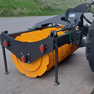Silagewalze mit Rippen, 2.5 m, Seitenschub, hilft Futterverluste reduzieren!