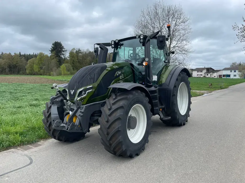 Valtra T175Versu mit Rückfahreinrichtung