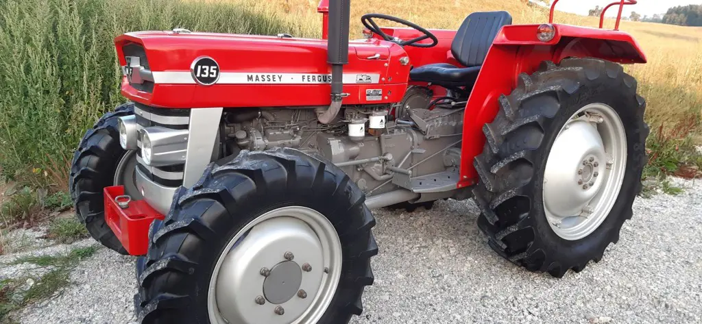 Traktor MF 135