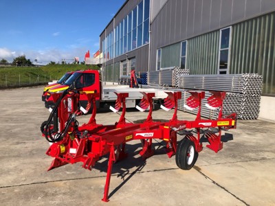 Ovlac Schälpflug mit 5+2 Schare mit Scherbolzen