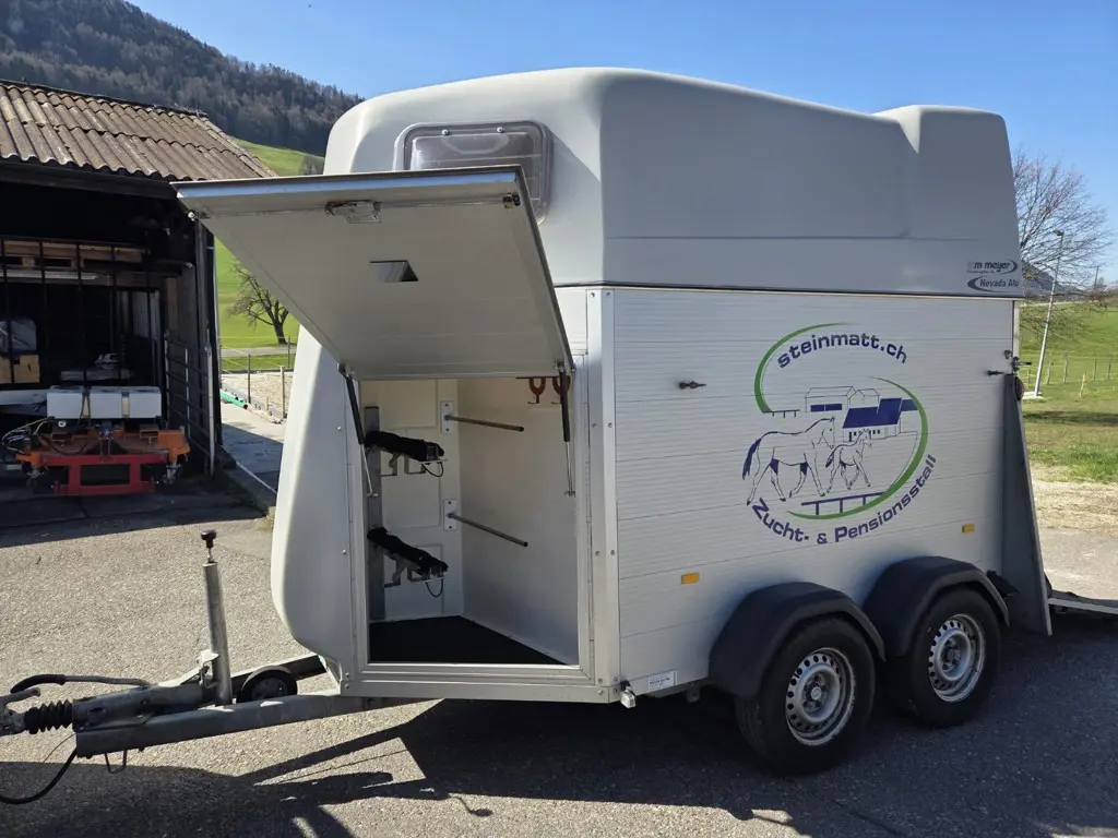 Sachentransporter / Pferdeanhänger