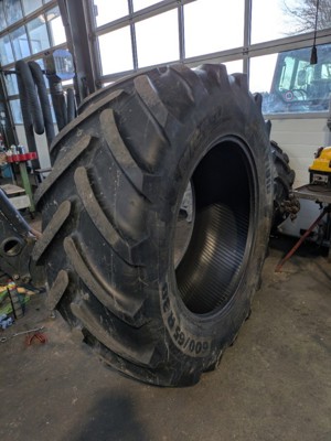 2 Pneus Michelin Multibib 600/65R38 occasion