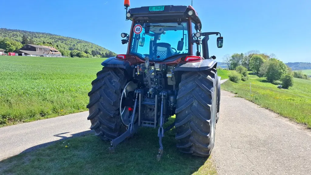 1165ec02-a330-468b-81bc-a6c05c5c2534-Valtra G 135  (4).jpg