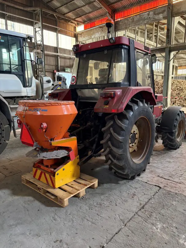 c5bd4f5d-b9d3-4246-9f25-1ce076e35054-tracteur 2.jpg