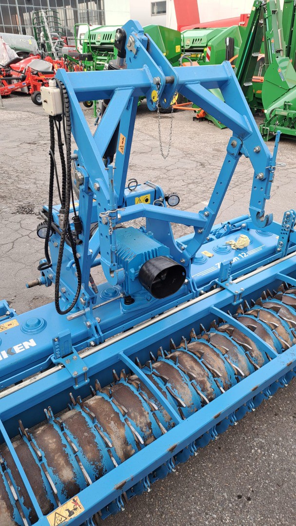 ee525e95-8c57-4bcc-9c30-06cee4a1e4c4-PHOTO-2025-12-24-08-16-31 2.jpg