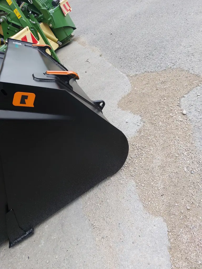 51d8e3ef-9f31-430a-b7be-98262be60cac-Quicke GM 165 (3).jpg