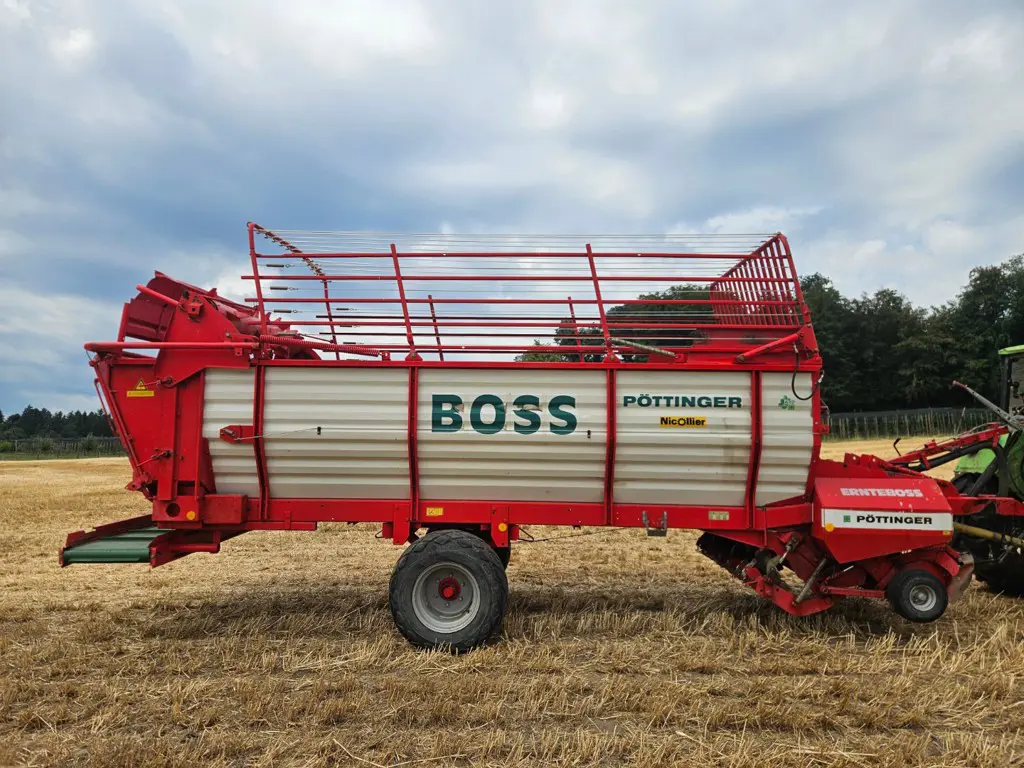 Ladewagen mit Dosierwalzen & Querförderband
