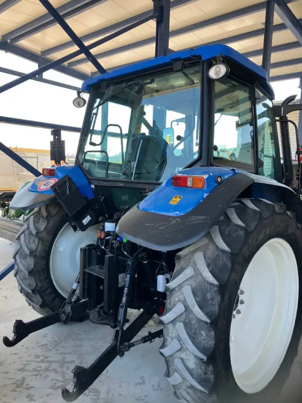 83b1710b-98c2-44ab-b0eb-ebbe55ffe303-New Holland T 5060 2.jpg