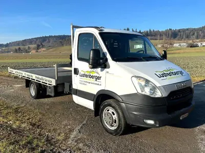 Lieferwagen Iveco Daily 35C17 mit Kran