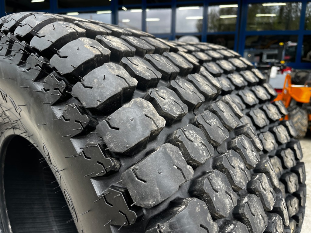 1533ca8d-8264-4040-a8f6-a6b6af5dd390-35268 Galaxy Pneu ohne Felgen (4).png