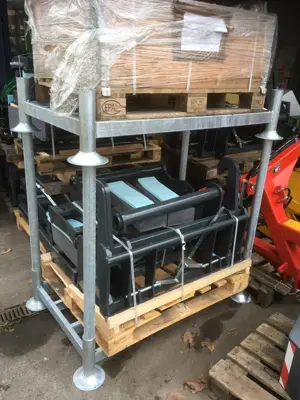 Lagergestell modular für Brennholz und anderes/Palette avec ranchets modulaire pour bois de feu ou a