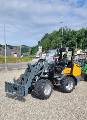 Hoflader Giant V5003 HD