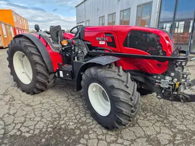Valtra F105S mit Druckluftanlage