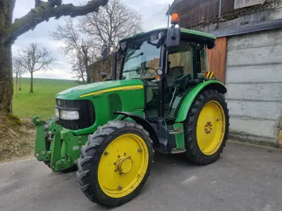 John Deere 5820