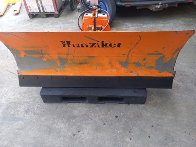 Schneepflug Hunziker 175cm , mit Federauslinkung ,  Bucher Aufnahmeplatte / Anbauplatte , passend für Kubota Kommunaltraktoren usw.