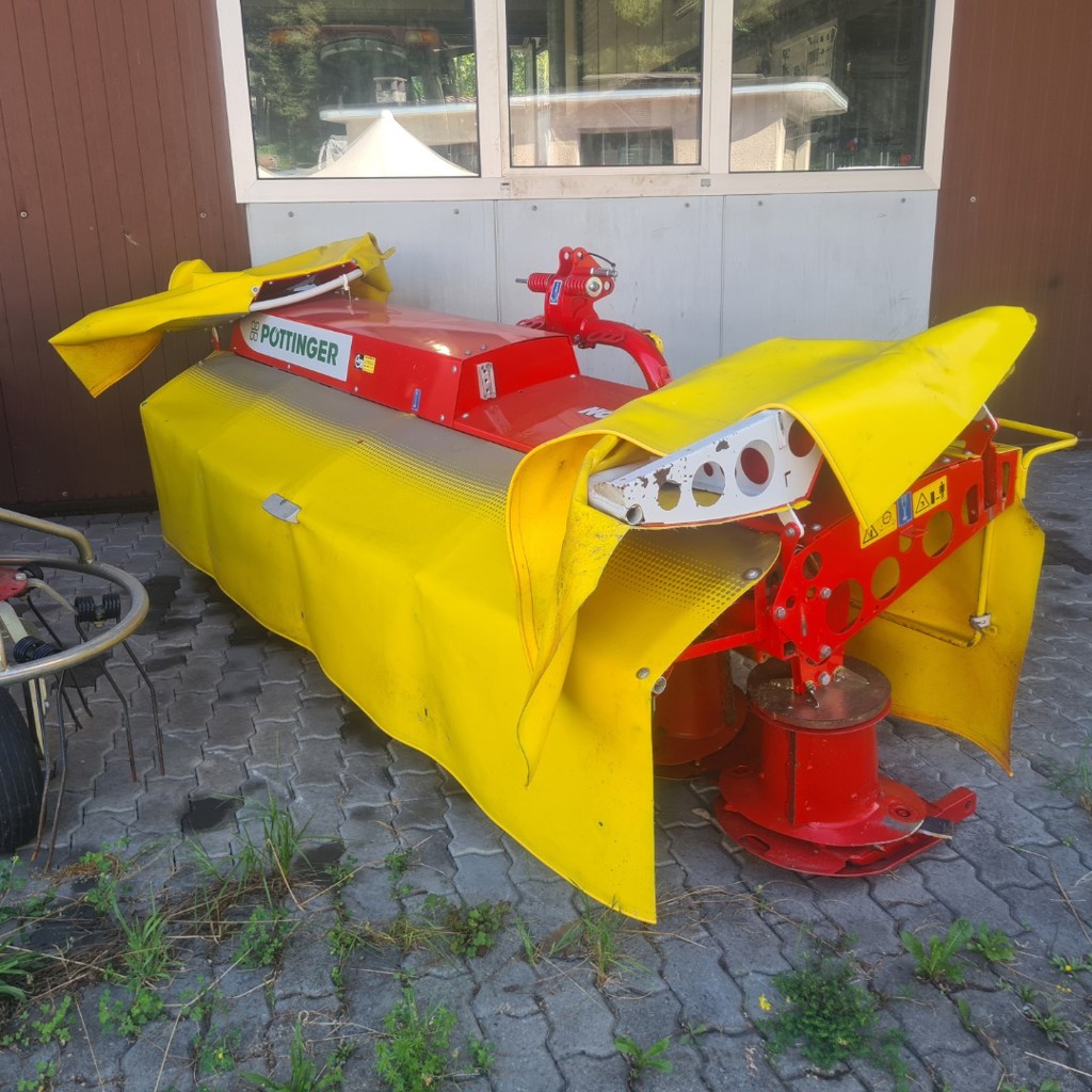 a517ac38-8f16-476c-b32b-40b06bb26286-Pöttinger Mähwerk 302 B EX Kiener.jpg