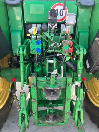 9c8e4568-c933-42aa-a0bf-21857a746892-John Deere 6230 6.jpg