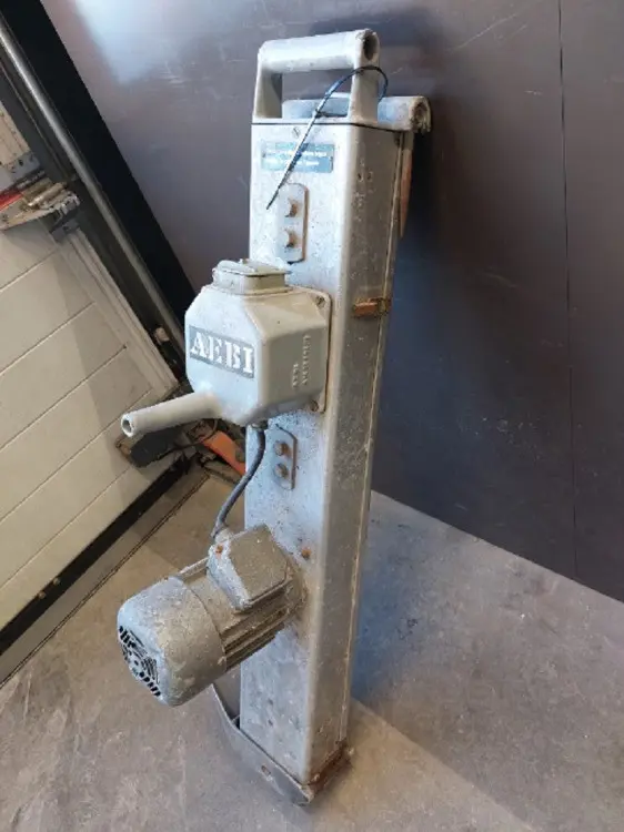 f11d212f-2826-4789-b5ff-f49ac809f07a-Aebi Humbert-Droz coupe-foin (3).jpg