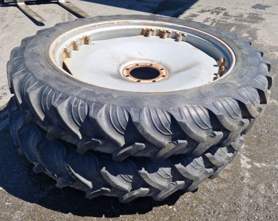 1 Paar Rad kpl. 300/95R46 Taurus