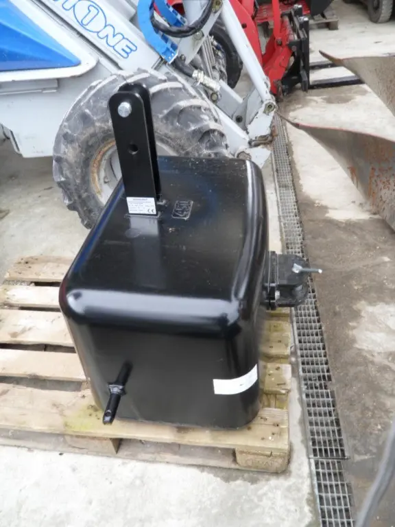 9e6914b7-ce3b-44b9-80a9-90f00bc581f7-Düvelsdorf contre-poids 450 .jpg