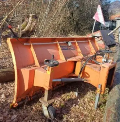 e5fefa97-7eee-4540-8d26-58974fc87cac-Lame à neige_1.jpg