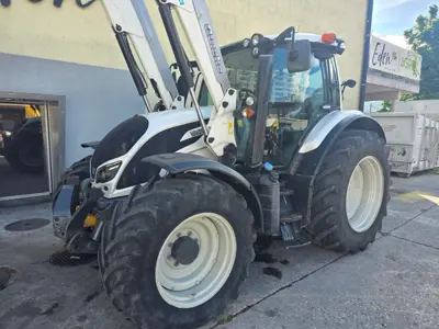 Valtra N 154 Direct Stufenlos mit Frontlader