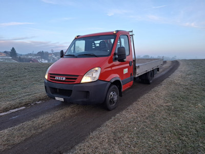 IVECO 35C18 mit Kran ab MFK