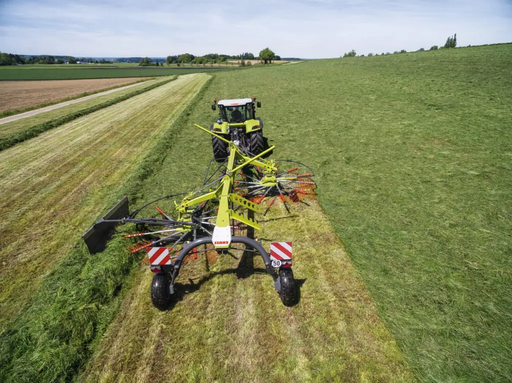 007c20d6-07e4-49cb-9eed-c5d748d41fa5-Claas_Liner_1700_twin.jpg