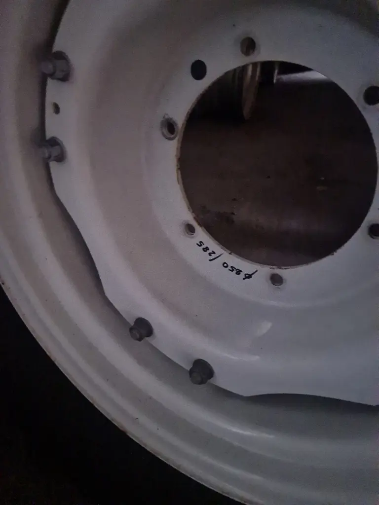 87c11a28-c695-492f-80a6-4bc5cf916bc8-Räder 380 70x 24.jpg