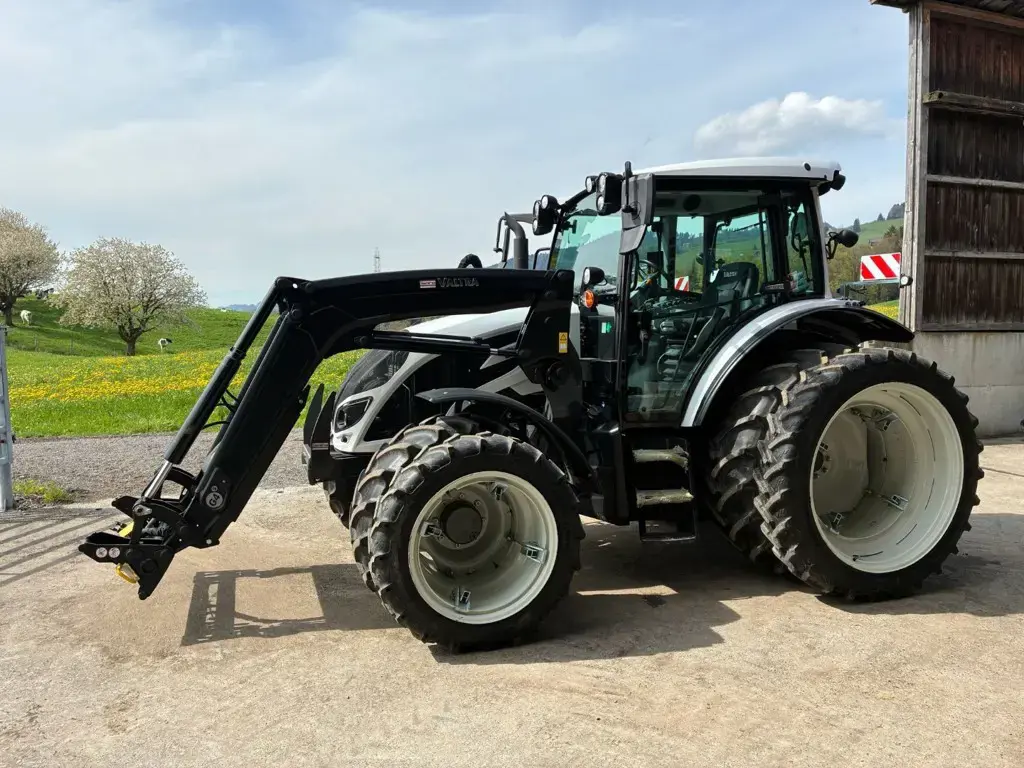 Valtra A104 / Robert Aebi Landtechnik AG