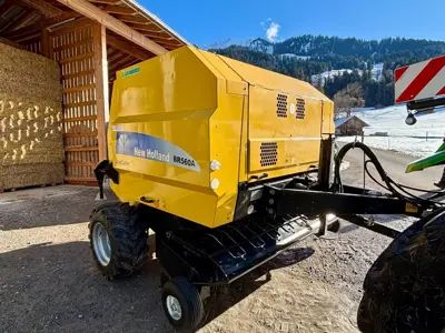 Rundballenpresse New Holland BR560A Crop Cutter
