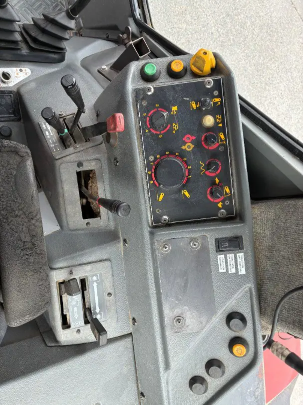 48c9c3bf-b6ff-4bec-8a18-ed1ced15fa07-Massey 3095 6.jpg