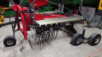 Fella Schwader Juras 426 DN