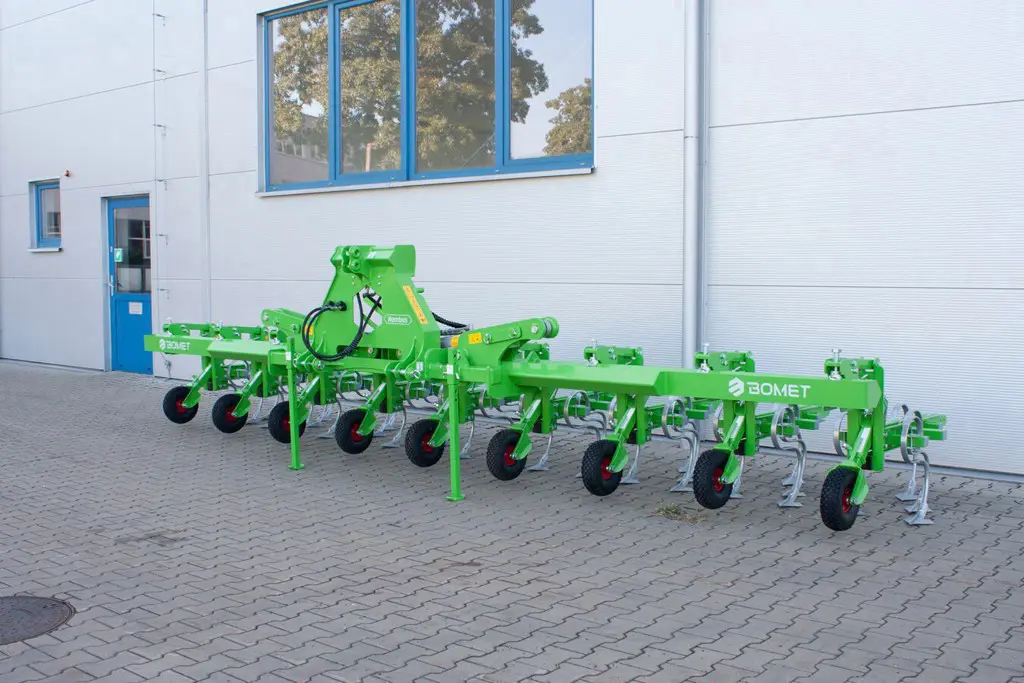 30d18255-2cc0-4434-b50a-f8c441f83fbe-Hackgerät Bomet 12.jpg