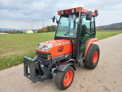 sehr schöner , gepflegter KUBOTA STV40 / STV 40  BJ 2012 Kleintraktor mit erst 1560 Betriebsstunden , Hochauspuff ,  Kommunaltraktor / Rasentraktor