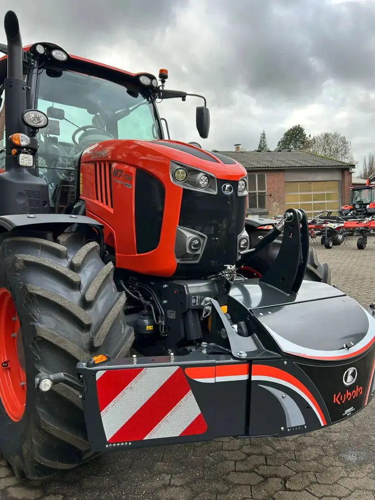 8ff5f53d-bb8c-48dd-ac68-a154063818a9-kubota-box-200l-1440.jpg