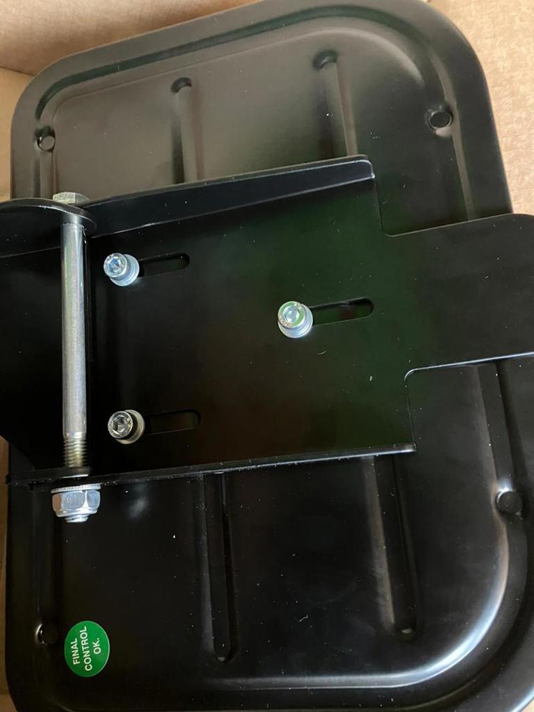 f891d6e4-317e-4fd7-97c9-a6266dae36c0-Beifahrersitz 12.jpg